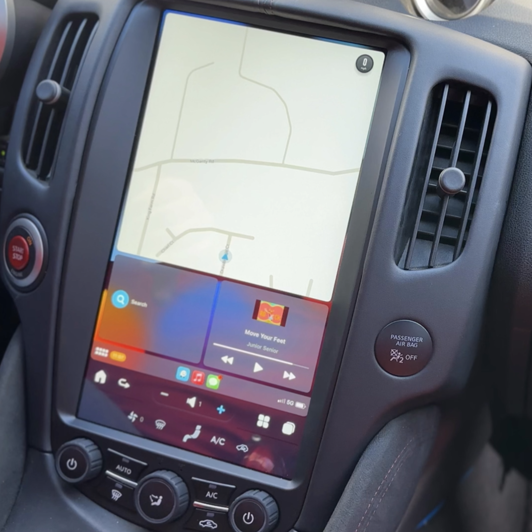 Nissan 370Z Tesla Carplay Screen