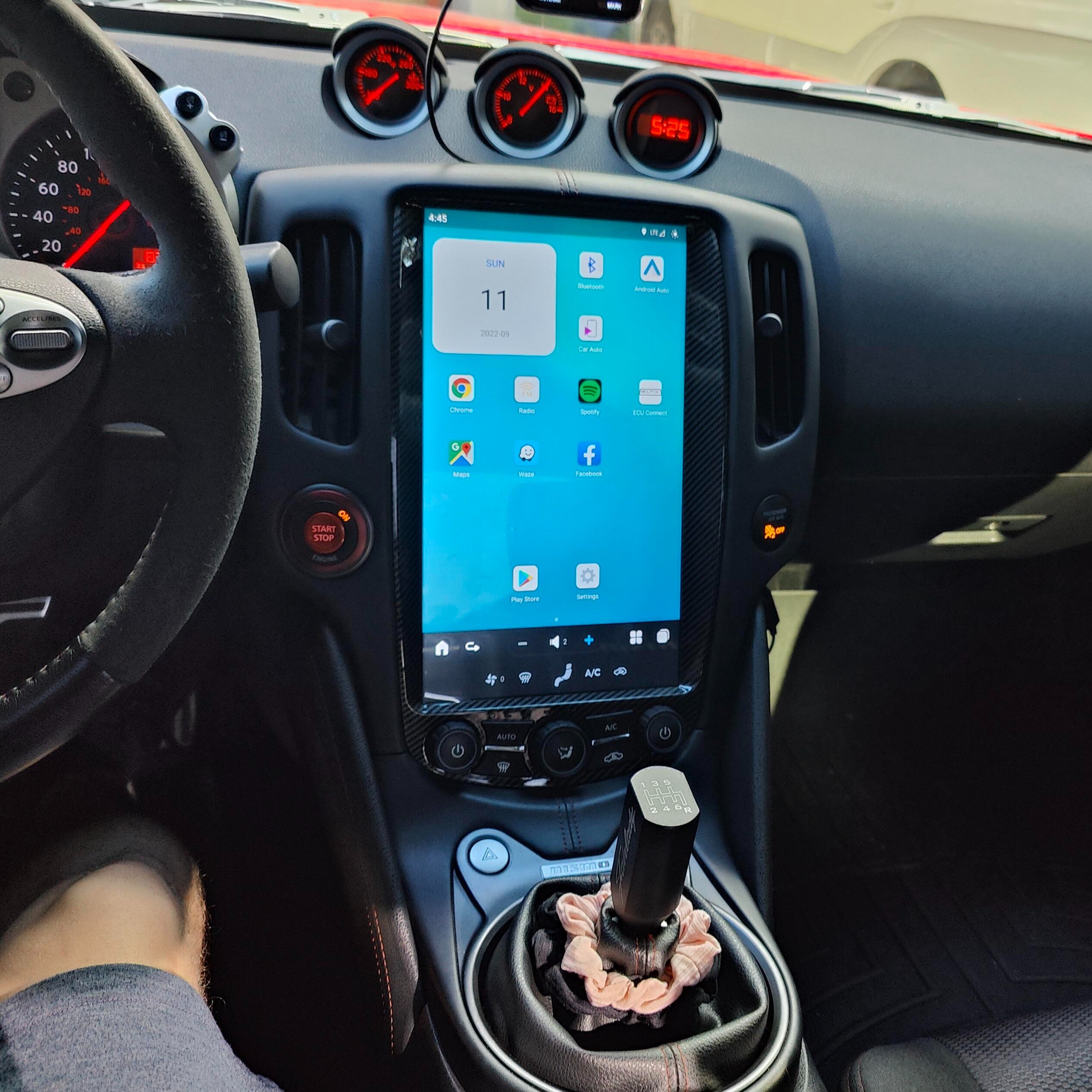 Nissan 370Z Tesla Carplay Screen